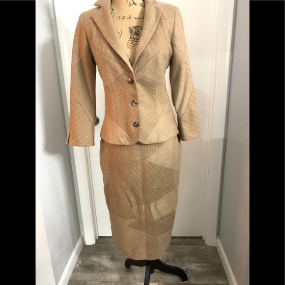 Bill Blass New York Striped Tan 2 Piece Suit - Picture 3 of 8